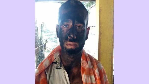 চোখ-মুখ বেঁধে কালি মাখিয়ে নৃত্যশিল্পীকে মারধর