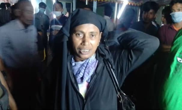 বোরকা পরে পূজামণ্ডপে সিজদা, কে এই আলেয়া