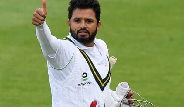 পাকিস্তানের অধিনায়কত্ব হারাচ্ছেন আজহার