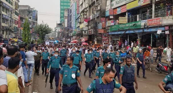 যাত্রাবাড়ীতে আ.লীগ-বিএনপি ধাওয়া-পাল্টা ধাওয়া