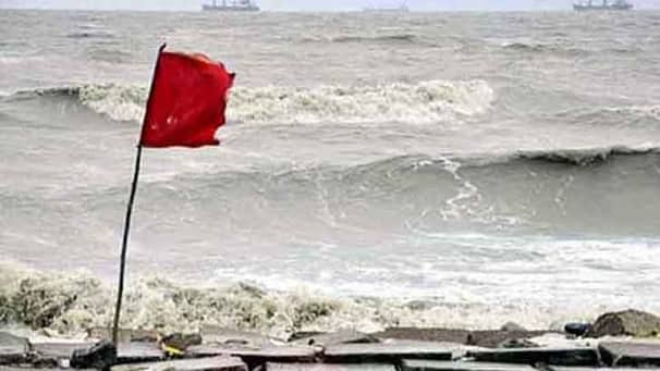 বঙ্গোপসাগরে নিম্নচাপ, সতর্ক সংকেত