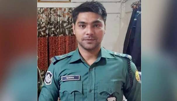 এসআই আকবরের দেশত্যাগে নিষেধাজ্ঞা