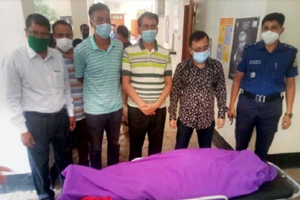 আয়াদের দিয়ে প্রসবের সময় গর্ভের সন্তানসহ প্রসূতির মৃত্যু, আটক ২