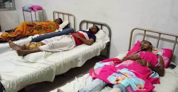 রাস্তায় ফেলে ছাত্রলীগ নেতাকে মারধর