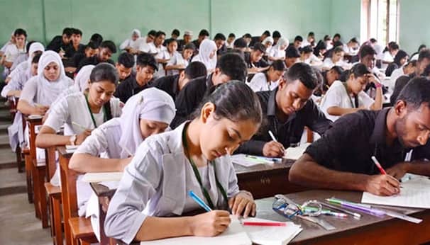 ছুটি বাড়ছেই, সঙ্কটে এসএসসি-এইচএসসি পরীক্ষার্থীরা