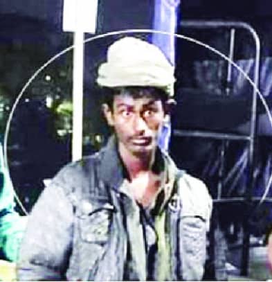‘পাগল’ বেশে ছাত্রীদের উত্ত্যক্ত অবশেষে ধরা