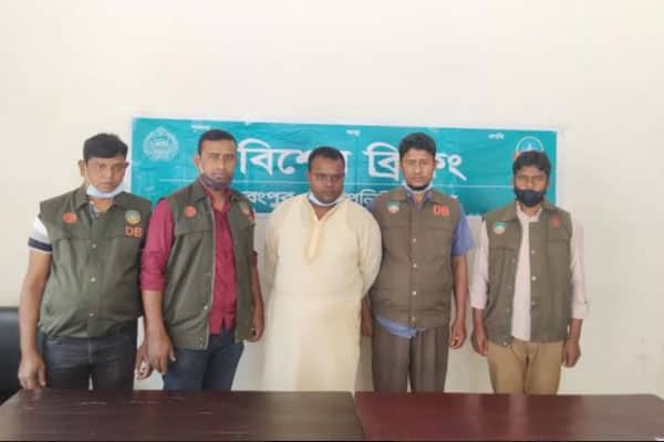 চাকরি দেওয়ার নামে ৪ কোটি টাকা হাতিয়ে নেওয়ার মূলহোতা গ্রেফতার