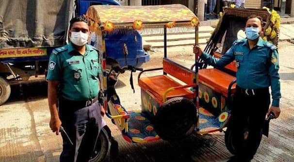 গাজীপুরে ডিবি পরিচয়ে অটোরিকশা চুরি, আটক ২