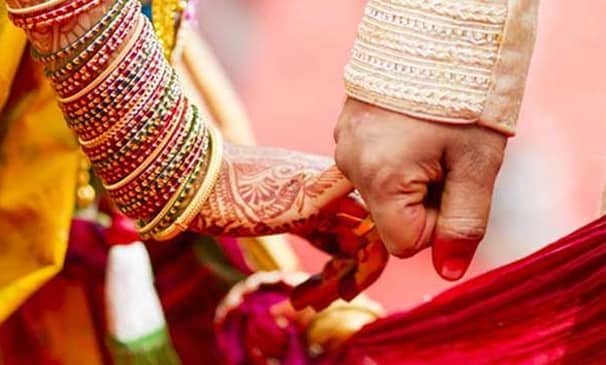 ছুটি পেতে স্ত্রীকে চারবার বিয়ে, তিনবার ডিভোর্স!