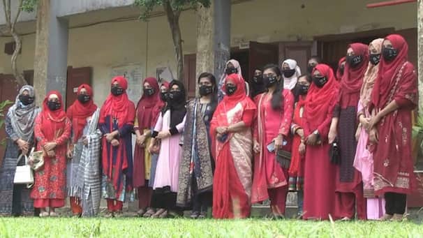 এবার মেডিকেলে চান্স পেয়েছেন যমজ বোনসহ এক স্কুলের ২৩ ছাত্রী