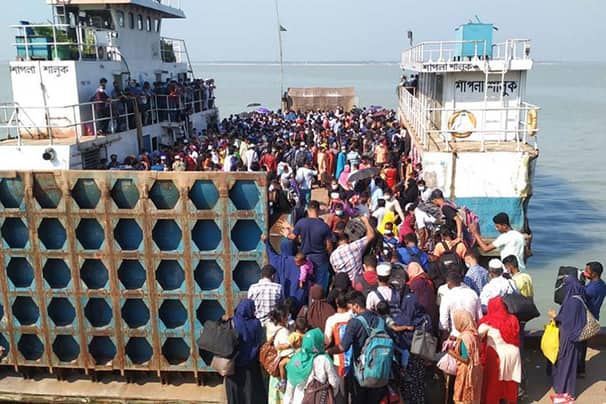 পাটুরিয়া ঘাটে ঘরমুখো মানুষের উপচেপড়া ভিড়