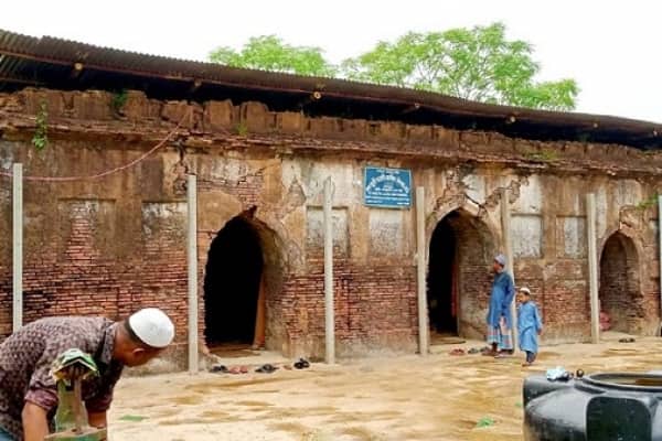 ১২০০ বছর পূর্বের গায়েবি মসজিদে হঠাৎই আজানের সুর