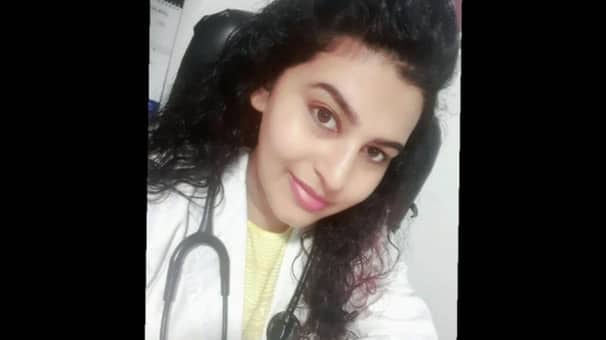 মুমূর্ষ মুসলিম করোনা রোগীকে কালেমা পড়ে শোনালেন হিন্দু চিকিৎসক