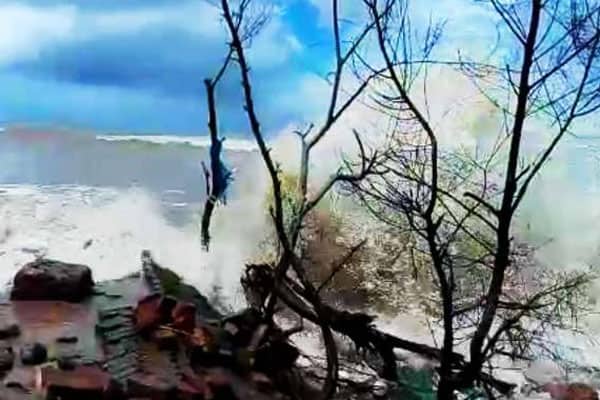 আম্ফানের চেয়েও শক্তিশালী ঘূর্ণিঝড় ‘যশ’ আসছে, সুন্দরবনে আঘাত হানতে পারে