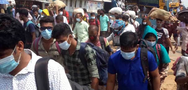কর্মস্থলে ফিরতে দৌলতদিয়া-পাটুরিয়ায় যাত্রীর চাপ