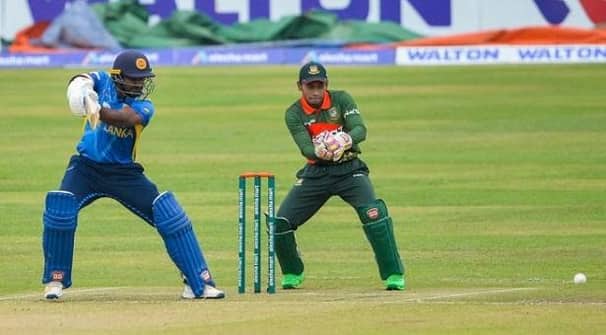 তিনবার জীবন পেয়ে সেঞ্চুরি করলেন পেরেরা