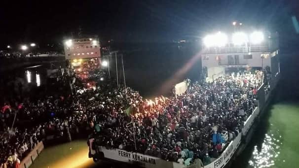 রাতের ফেরিতেও ঢাকামুখী বাঁধভাঙ্গা জনস্রোত (ভিডিও)