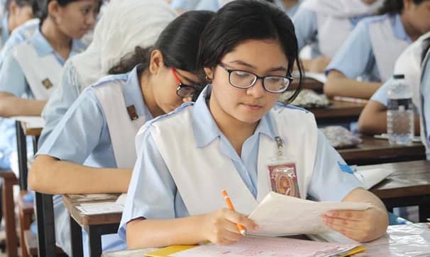 সামনেই এসএসসি পরীক্ষা: এবার কড়া নজরদারি থাকবে ফেসবুক-টুইটারে