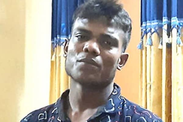 বাবা-মাকে মারধর করায় ছেলের ১ বছরের দণ্ড!