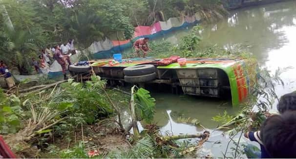 সুনামগঞ্জে বাস দুর্ঘটনায় ১ জন নিহত, আহত ১৫