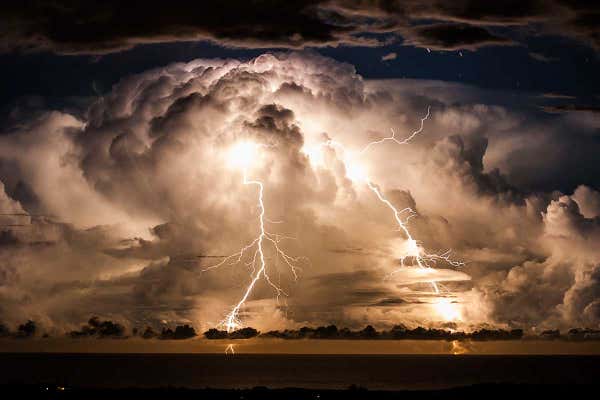 বজ্রপাত: সারাদেশে প্রাণ গেল ২১ জনের severe thunderstorm warning