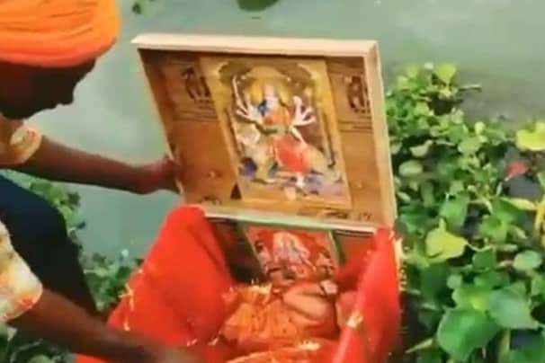 ভাসতে থাকা কাঠের বাক্স খুলতেই মিললো কন্যাশিশু