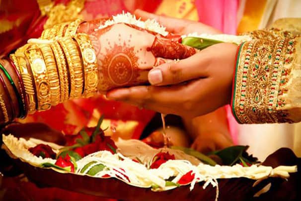 ষষ্ঠ বিয়ের প্রস্তুতি, ৩২ নারীর সঙ্গে কথা বলার সময় গ্রেফতার বাবা!