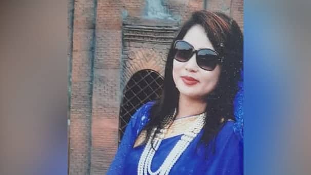 বিয়ের পর ধর্মান্তরিত হন নুসরাত