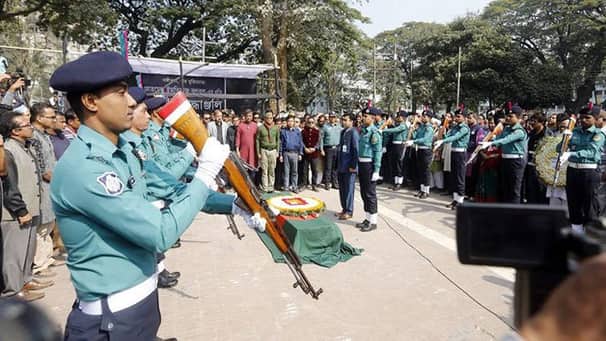 মুক্তিযোদ্ধাদের গার্ড অব অনারে নারী কর্মকর্তায় আপত্তি
