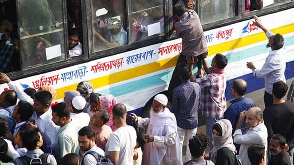 গণপরিবহণ সংকট চরমে, দুর্ভোগ নগরবাসীর