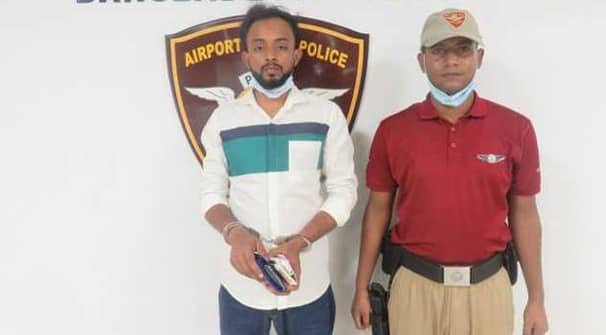 ৫০০ ডলারে মালয়েশিয়া, বিমানবন্দরে প্রতারক আটক