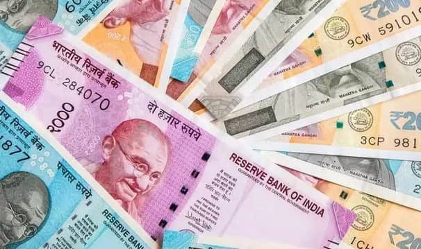 সর্বকালের সর্বনিম্ন ভারতীয় রুপির মান