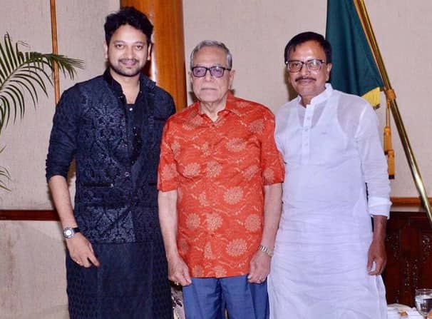 নির্বাচনে বাবা, প্রচারণায় মাঠে নামলেন নায়ক সাইমন (ভিডিও)