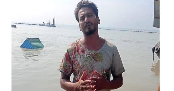 ২৪ ঘণ্টা ধরে পানির নিচে ৮০ লাখ টাকার গাড়ি