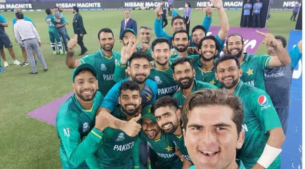 নিউজিল্যান্ডের বিপক্ষে দুর্দান্ত জয় নিরাপত্তারক্ষীদের উৎসর্গ করলেন পাক ক্রিকেটার