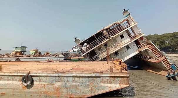 ডুবে যাওয়ার ১৩ দিন পর অবশেষে উদ্ধার হলো ফেরি আমানত শাহ্