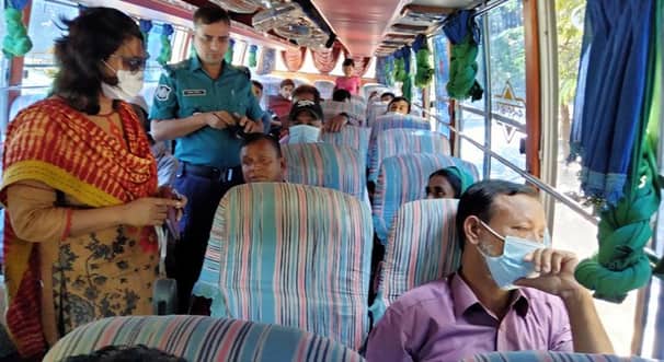 অতিরিক্ত ভাড়া নেওয়ায় বাস চালককে ভ্রাম্যমাণ আদালতের জরিমানা