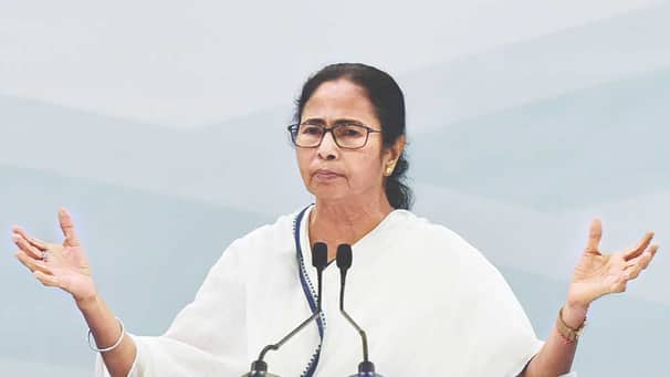 করোনায় স্কুল বন্ধ হওয়া নিয়ে যা বললেন মমতা