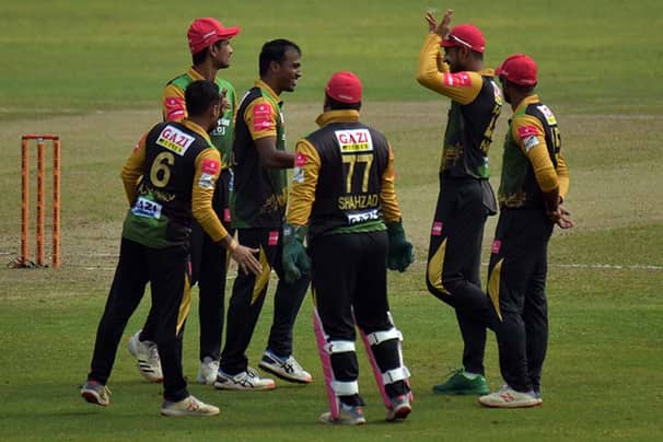 সাকিবদের হারিয়ে প্রথম জয় তুলে নিল মাহমুদুল্লাহর ঢাকা