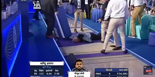 জ্ঞান হারিয়ে হঠাৎ লুটিয়ে পড়লেন উপস্থাপক, আইপিএল নিলাম বন্ধ