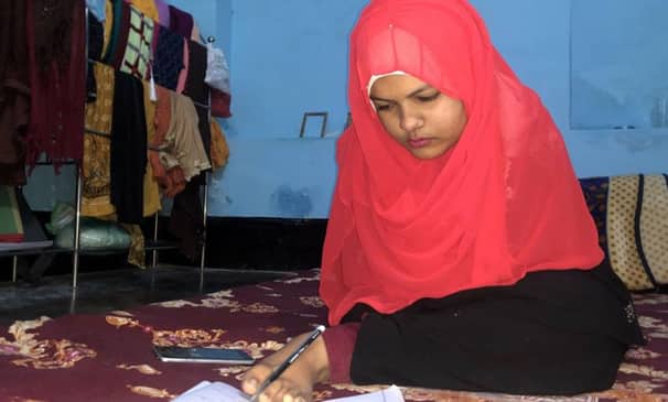 এক পায়ে লিখেই সবাইকে তাক লাগিয়ে জিপিএ-৫ পেলেন তামান্না