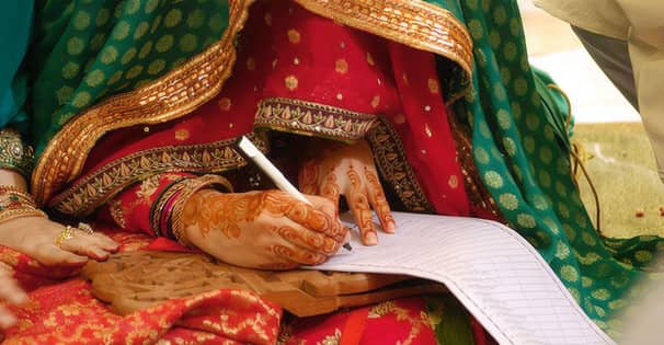 পাত্র পছন্দ না হওয়ায় বিয়ের আসরে বসেই যে কাণ্ড ঘটালেন কনে! বিয়ে