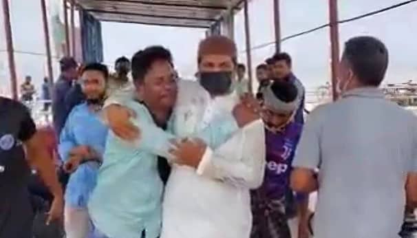 চোখের জলে বুক বাসিয়ে ওমান থেকে ফিরলেন বাবা, ফিরল না তিন কন্যা