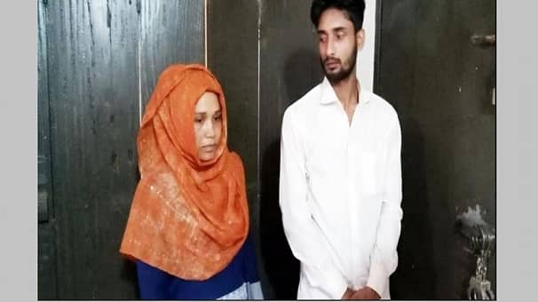 আপত্তিকর অবস্থায় প্রেমিকের সাথে স্ত্রী, হাতেনাতে আটক করে পুলিশে দিলেন স্বামী