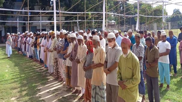 তীব্র তাপদাহে বিপর্যস্ত জনজীবন, দিনাজপুরে বৃষ্টির জন্য নামাজ নামাজ