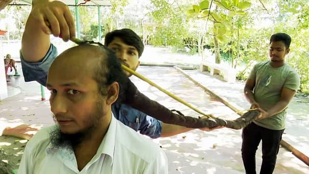 দীর্ঘ ১৯ বছর ধরে ৭ ফুটের চুলের জট নিয়ে ঘুরে বেড়াচ্ছেন গোপালগঞ্জের শেখ ইরান চুল