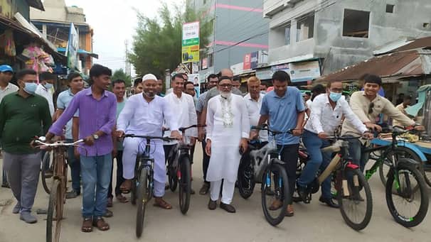 গাড়ির নয়, এবার বাইসাইকেল ও হেঁটে অফিসে বাইসাইকেল ও হেঁটে অফিসে