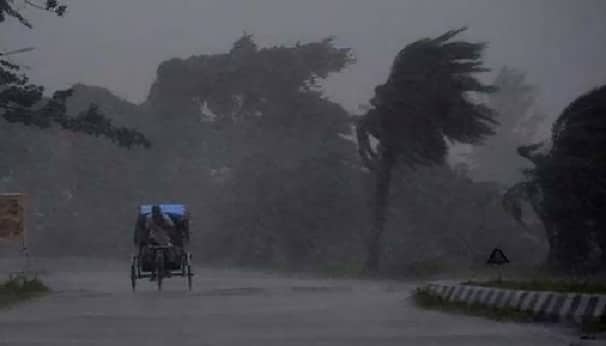 রাজধানীসহ যেসব অঞ্চলে ঝড়ের আভাস ৬০ কি.মি. বেগে ঝড়ের আভাস