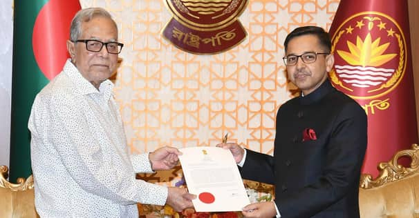 রাষ্ট্রপতির কাছে ভারতের নতুন হাইকমিশনারের পরিচয়পত্র পেশ