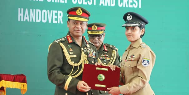 সেনাবাহিনীর এভিয়েশন বেসিক কোর্সের ব্রেভেট ও সার্টিফিকেট প্রদান
